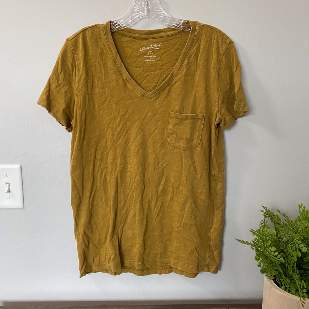 Universal Thread Vneck Tee